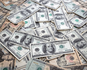 Dollar to dive in 2024 as investors bet on Fed cuts: Expert